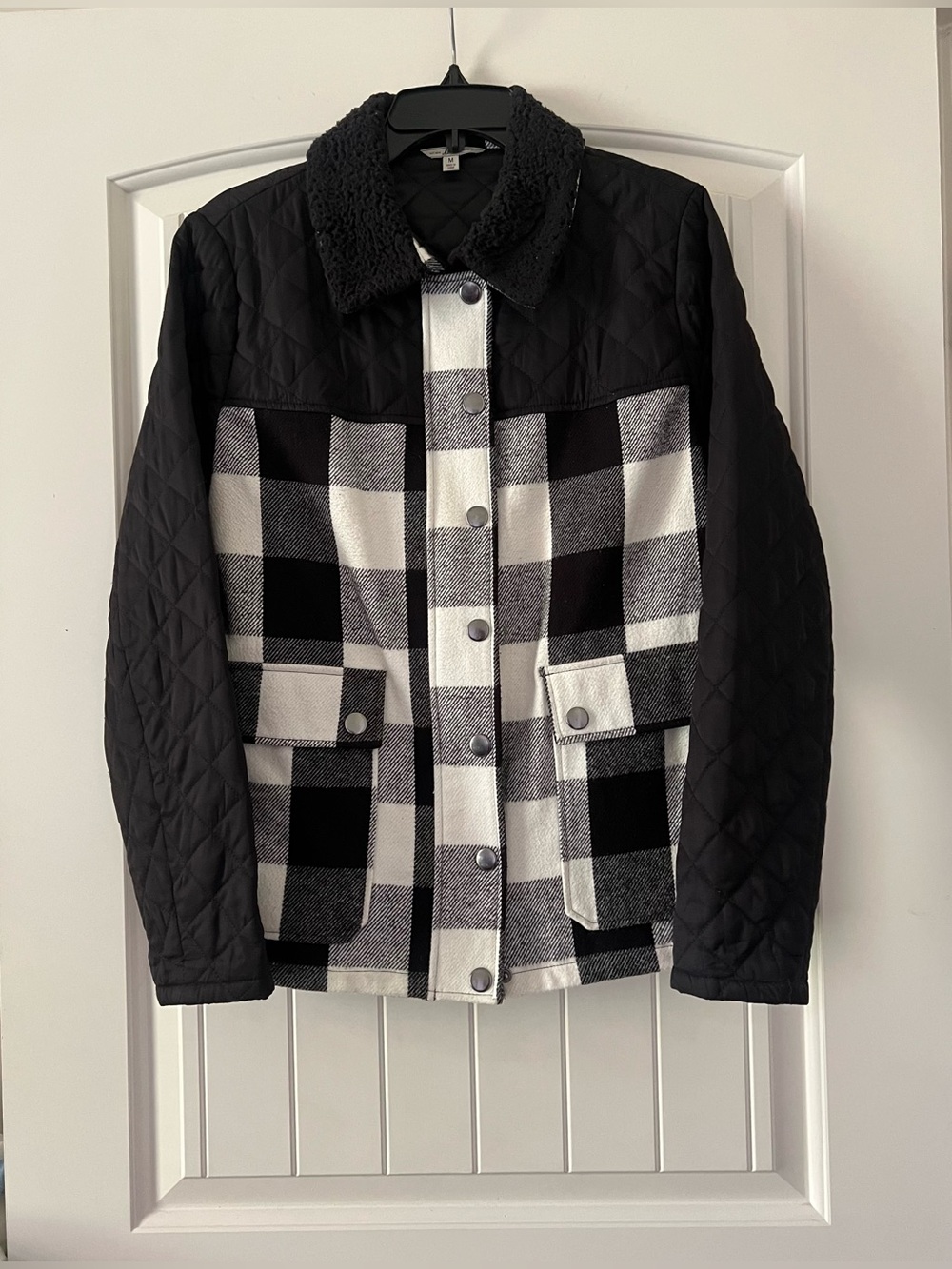 Bass Outdoor black & white checkered quilted jacket with faux fur collar, size M